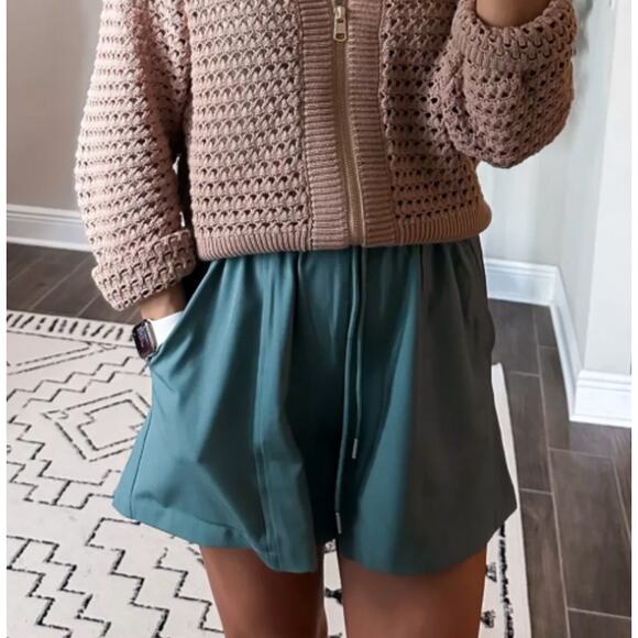 VARLEY Barket Woven Shorts in Dark Forest Size Small - Picture 2 of 8